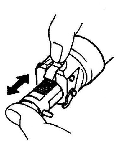 2. Проверьте работу плунжера. Плунжер должен свободно перемещаться при отведенном фиксаторе.
