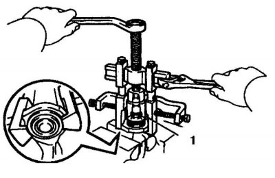 3. Выпрессуйте опору съемником через оправку (1 – глубокая оправка).