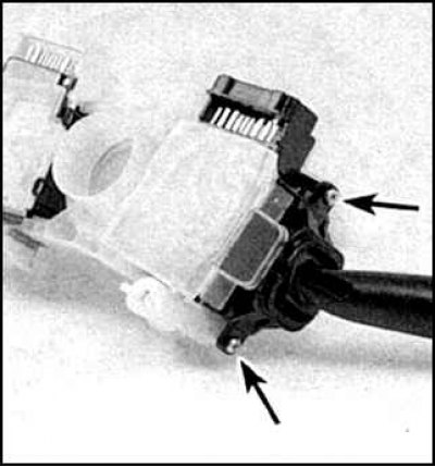 1. Достаньте переключатель из корпуса. Для этого отверните два винта (указаны стрелками).…