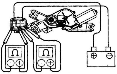 Положение тяги при проверке электродвигателя заднего стеклоочистителя